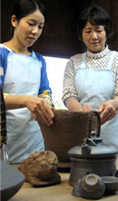 黒薩摩焼に触れる